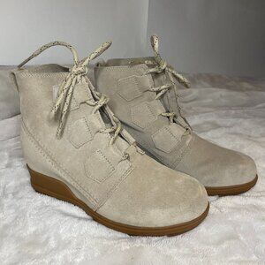SOREL Evie Lace up Beige Suede Wedge Booties Women's Size 7.5